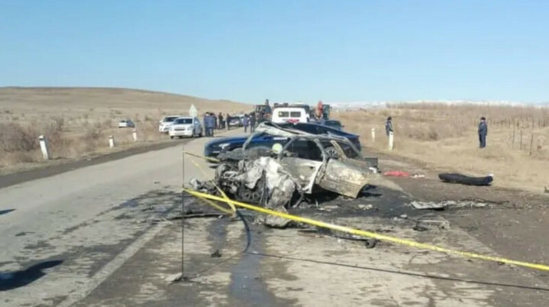 Шесть человек погибли в страшной аварии на трассе в Туркестанской области