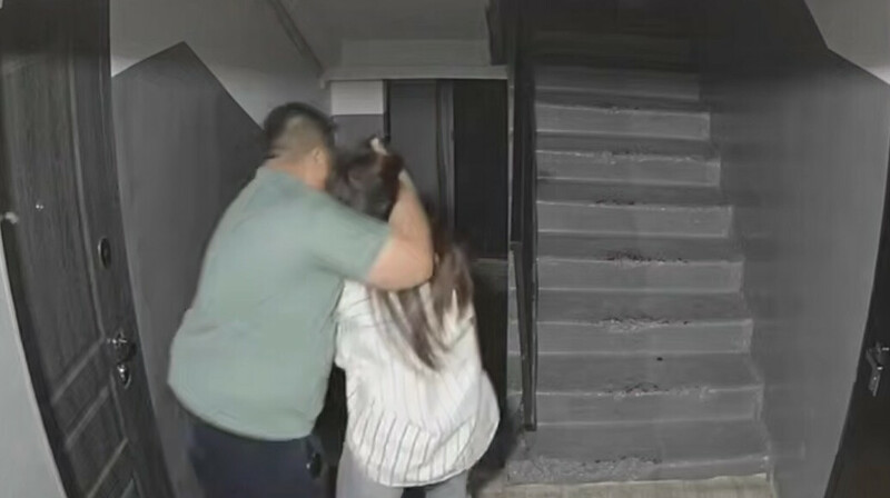 В Сатпаеве мужчина напал на девушку в подъезде - преступник задержан