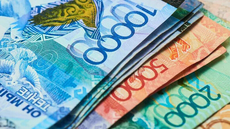 Тенге подешевел на 15% за год: Нацбанк объяснил причины