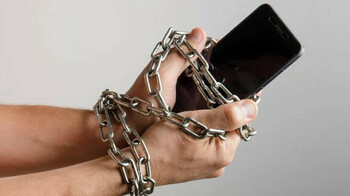В Японии открыли первую клинику для лечения "смартфонной деменции"