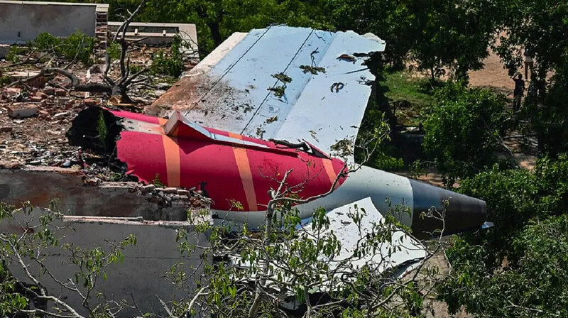 Расследование катастрофы Air India: пилот мог отключить топливо после смерти матери