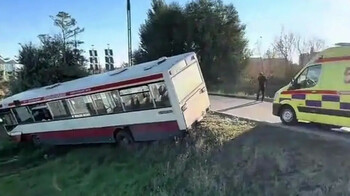 Автобус с рабочими съехал в кювет в Астане: 14 пострадавших
