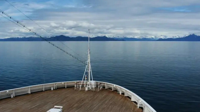 Пассажирка умерла после того, как круизный лайнер оставил её на острове