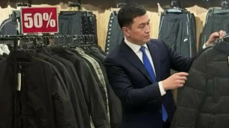 Аким Экибастуза увидел в Instagram шутку про себя и пришел в магазин