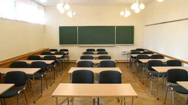 В Актау тысячи школьников не пришли на занятия из-за фейковых сообщений о терактах