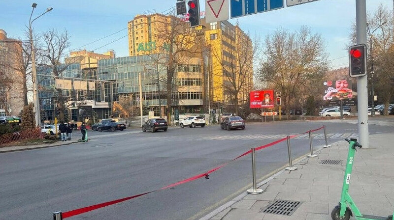 Схему движения на перекрестке Достык - Жолдасбекова изменили в Алматы