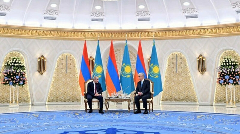 Президент Казахстана провел переговоры с Премьер-министром Армении