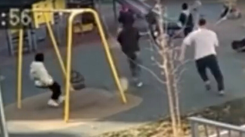 Взрослый мужчина избил ребенка на детской площадке в Алматы