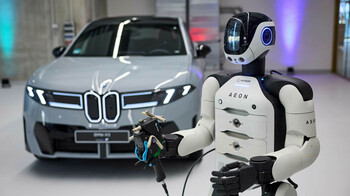 Роботы-гуманоиды выходят на заводы и в аэропорты: BMW, Amazon и Japan Airlines уже заменили людей